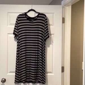 dip Black and White Raglan Midi Dress